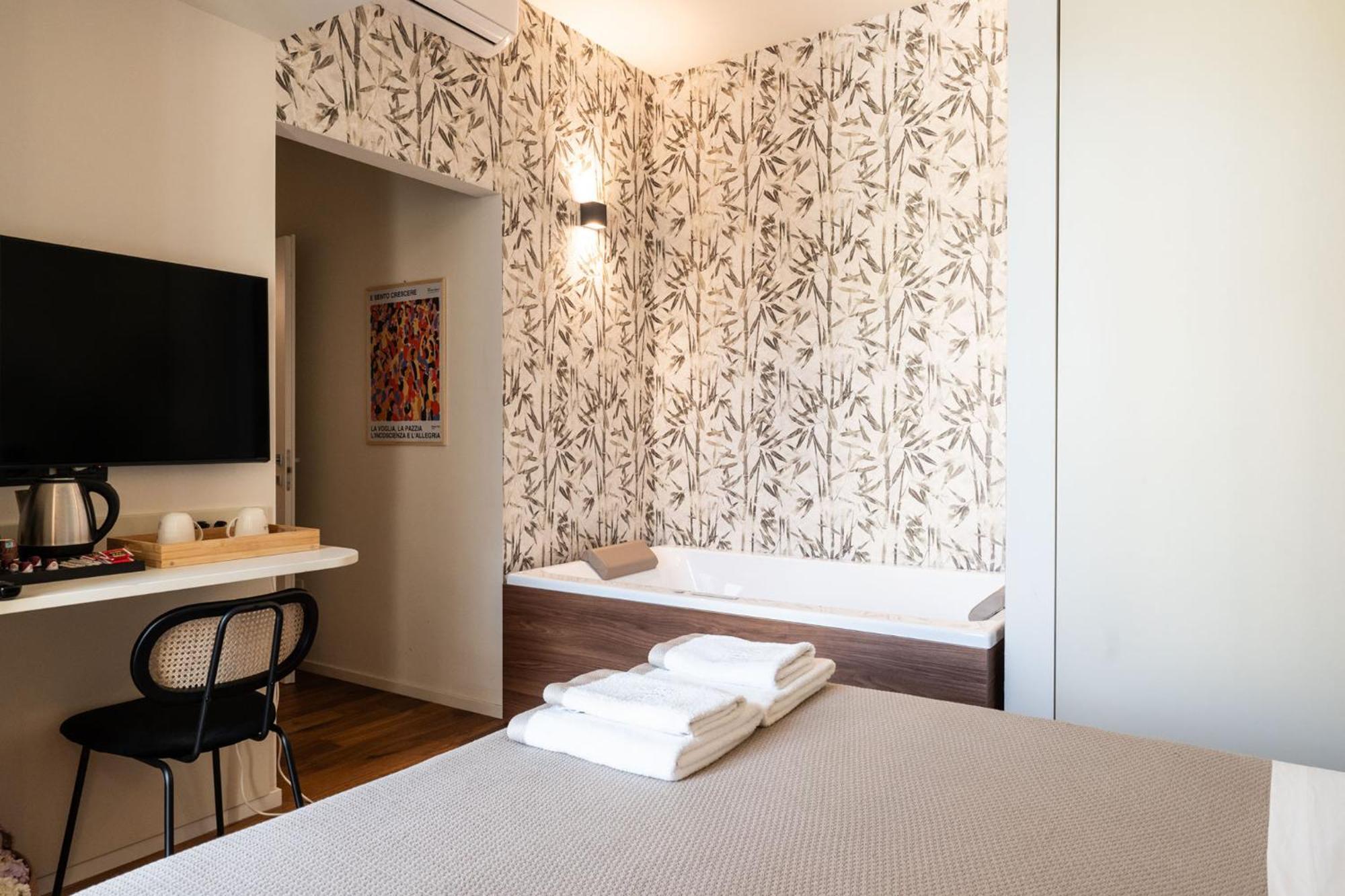 Palazzo Italia Suites Барі Екстер'єр фото