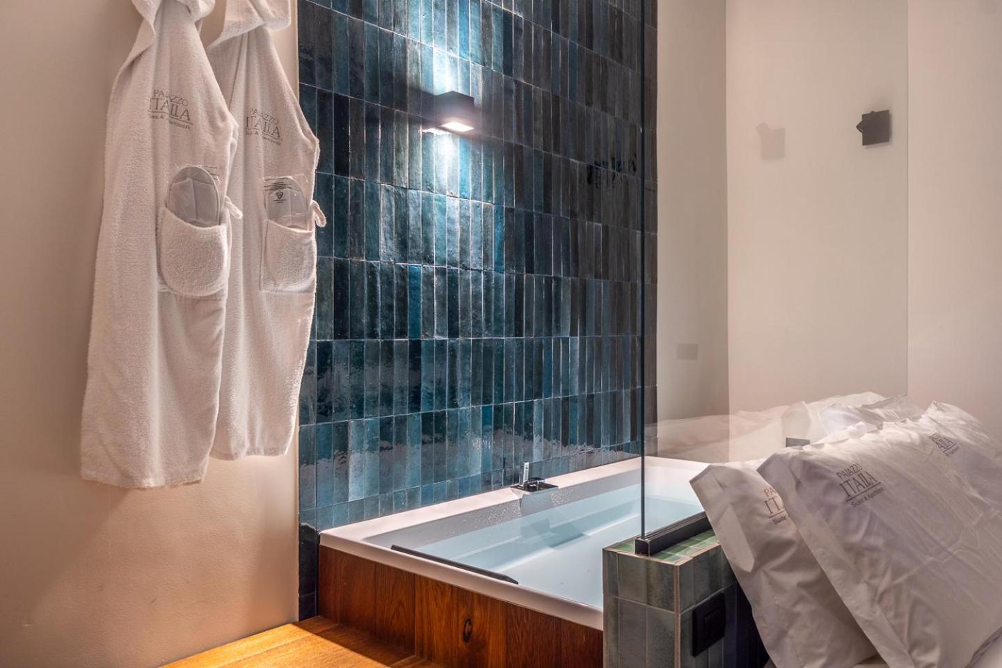 Palazzo Italia Suites Барі Екстер'єр фото